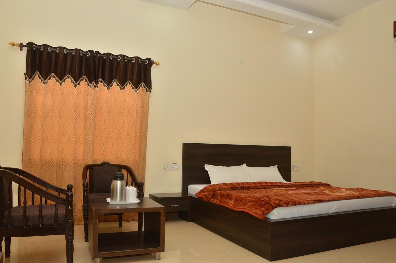 Hotel Milan Palace Amritsar Exteriör bild