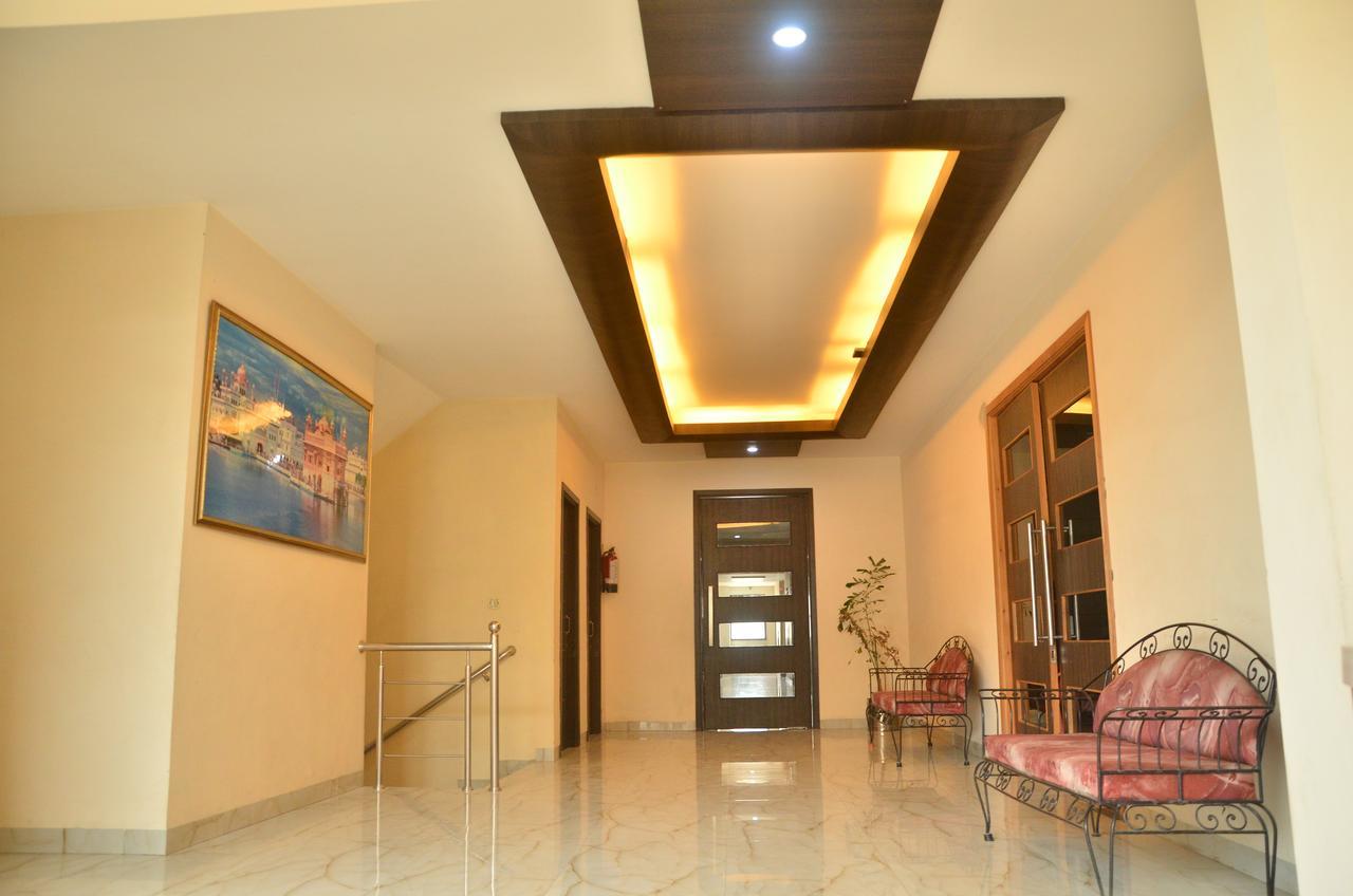 Hotel Milan Palace Amritsar Exteriör bild